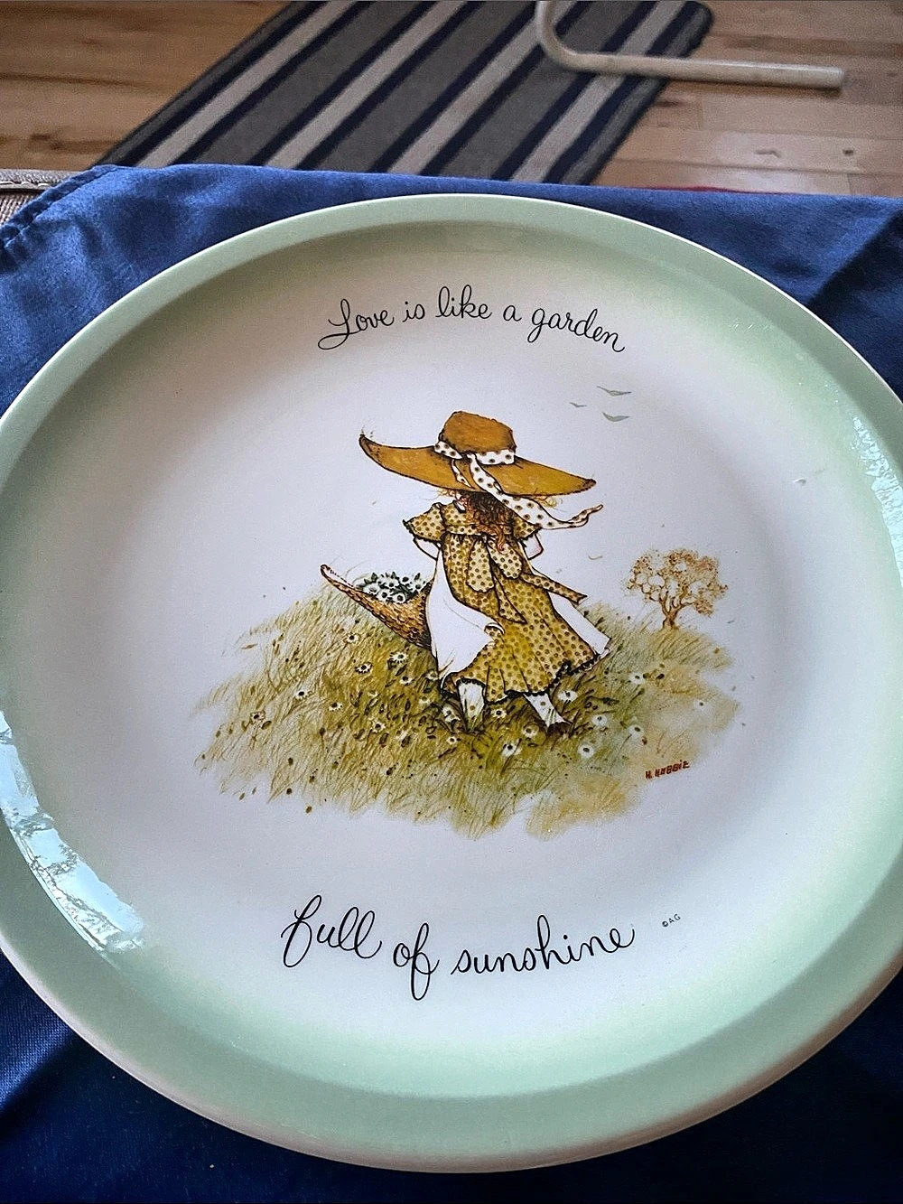 Holly Hobbie Collector's Edition plate Green & White